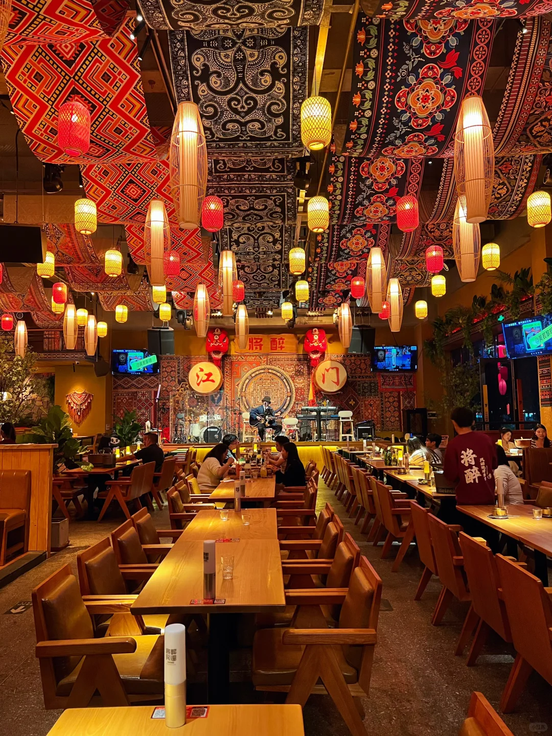 江门新开的民谣小酒馆👉🏻氛围感up ！！！