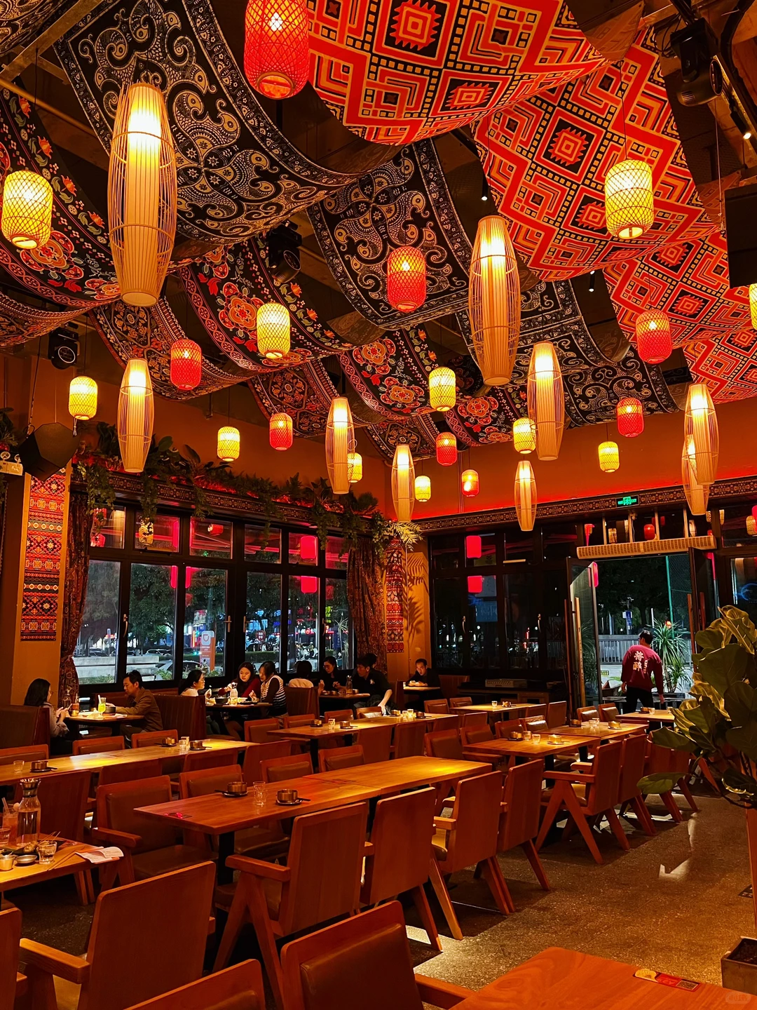 江门新开的民谣小酒馆👉🏻氛围感up ！！！