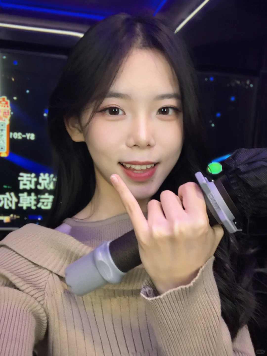 大学生期末周下午没课在KTV🎙️怒唱5小时