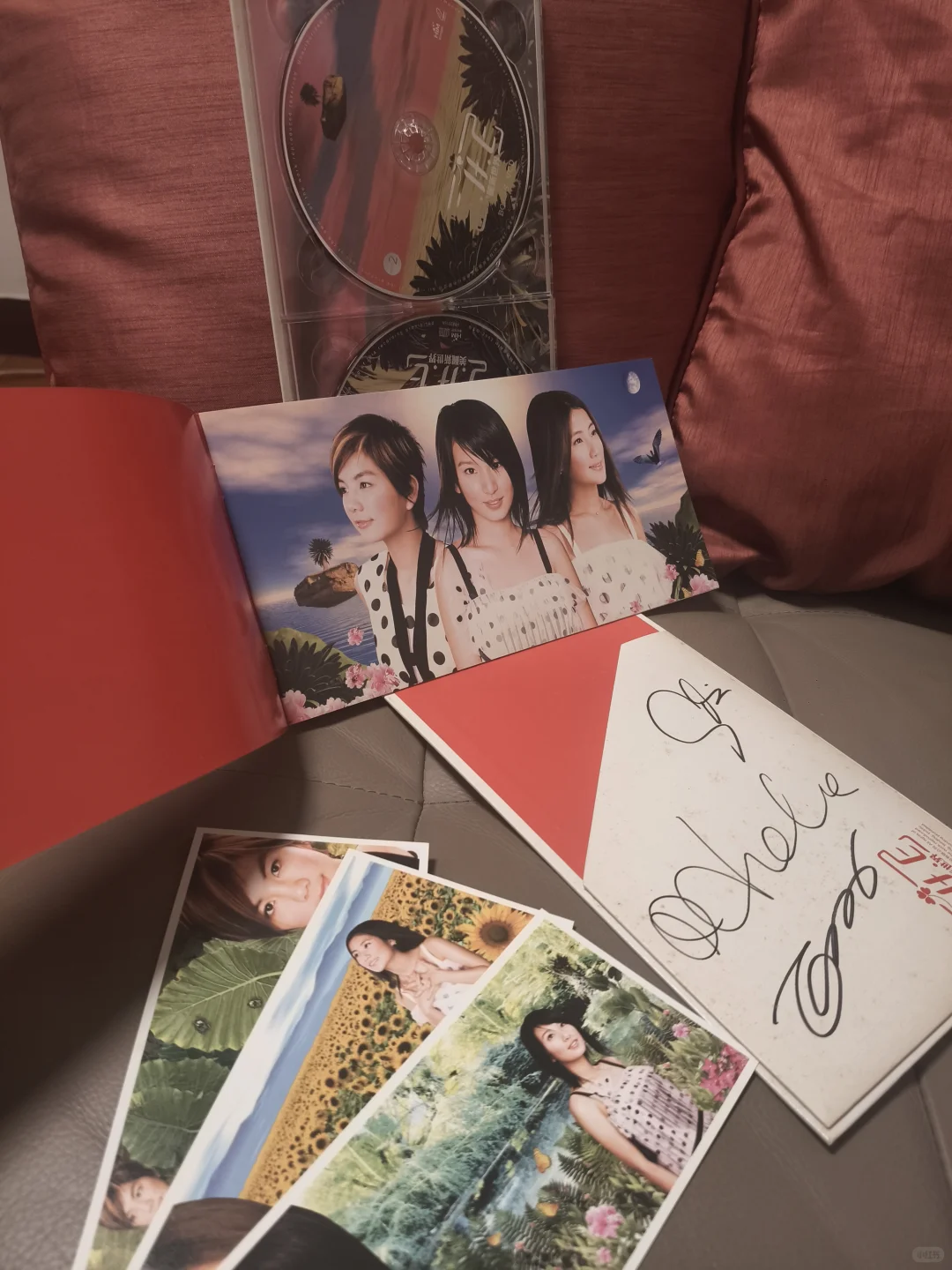 華語女子天團SHE簽名專輯