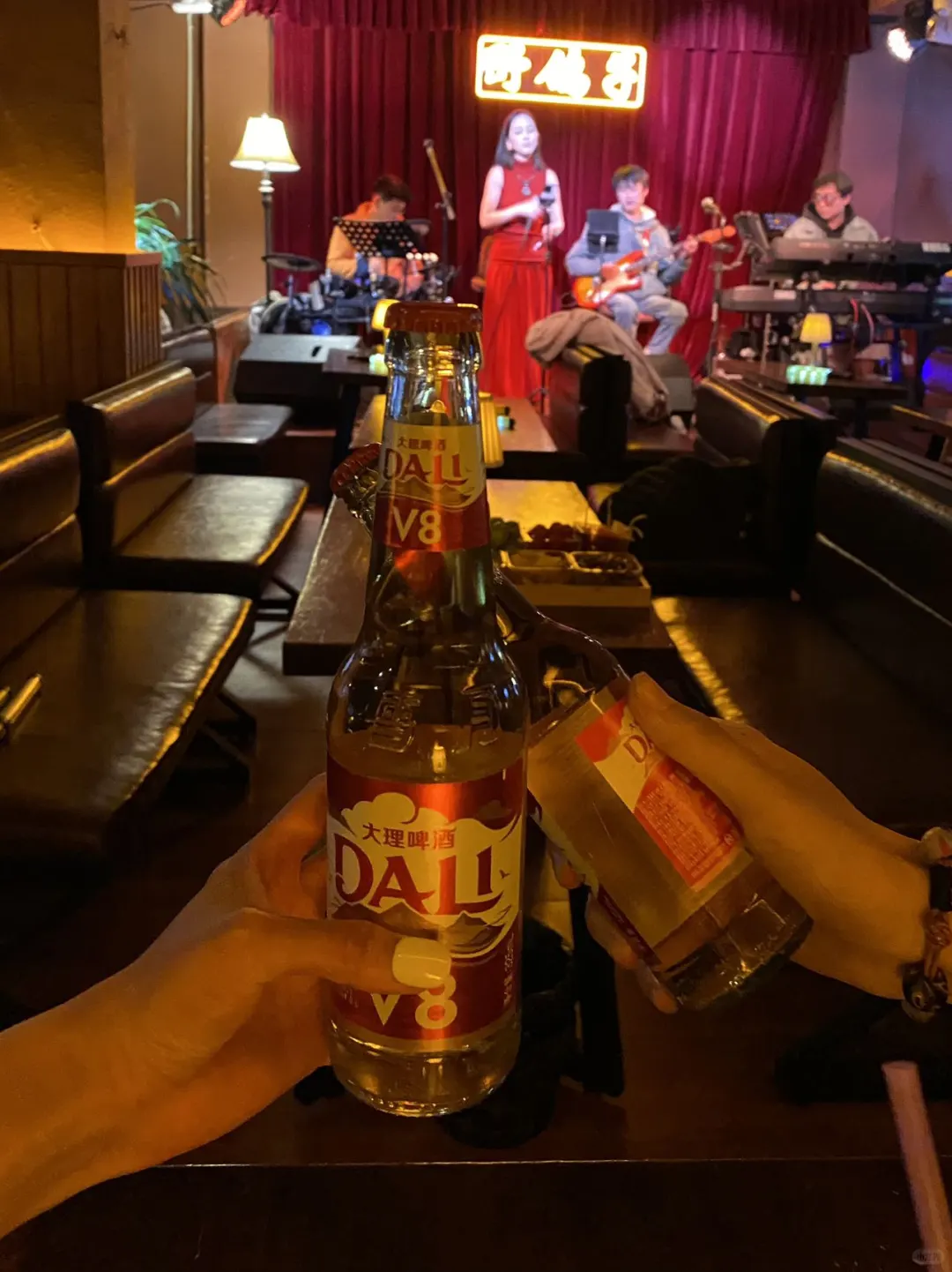 民谣爱好者狂喜🎶野鸽子酒馆的live秀太绝