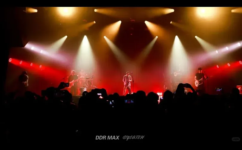 疯医美好药店，后朋与民谣的夜