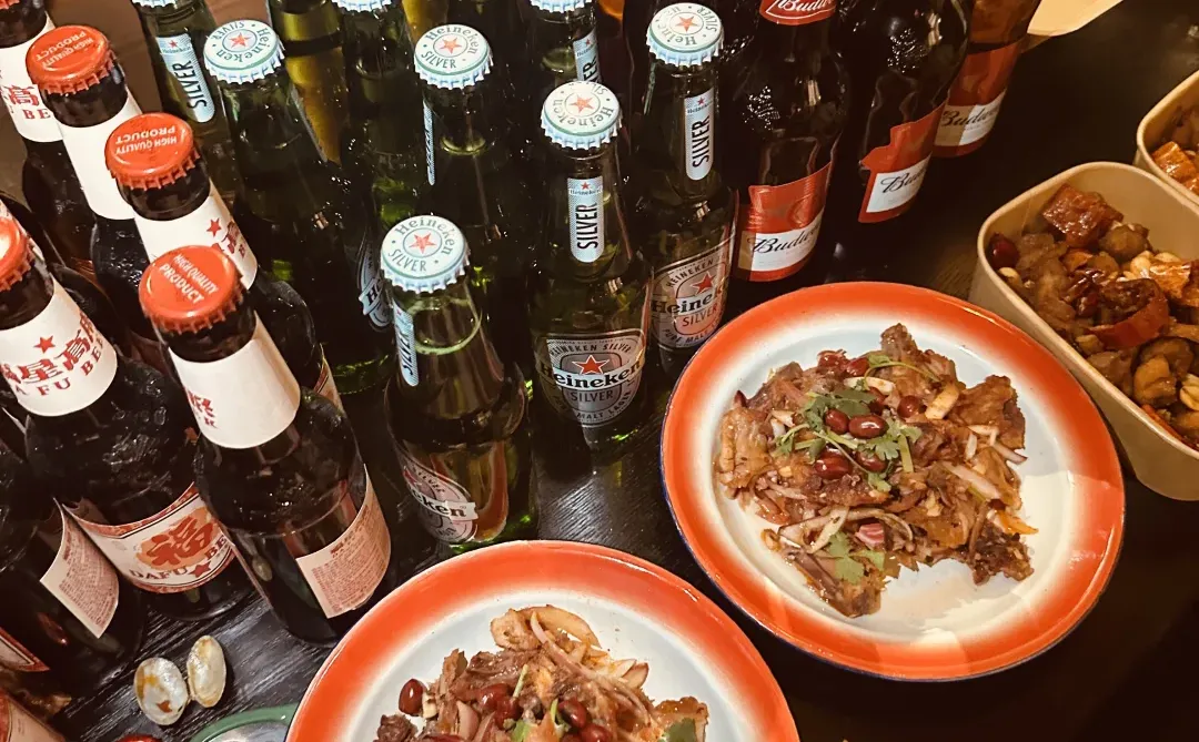 快收藏！氛围感民谣酒馆，拍照喝酒两不误