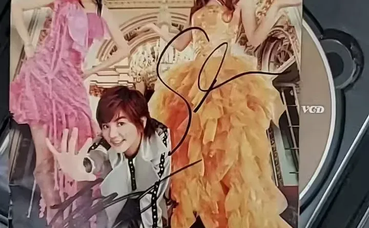 華語女子天團SHE簽名專輯