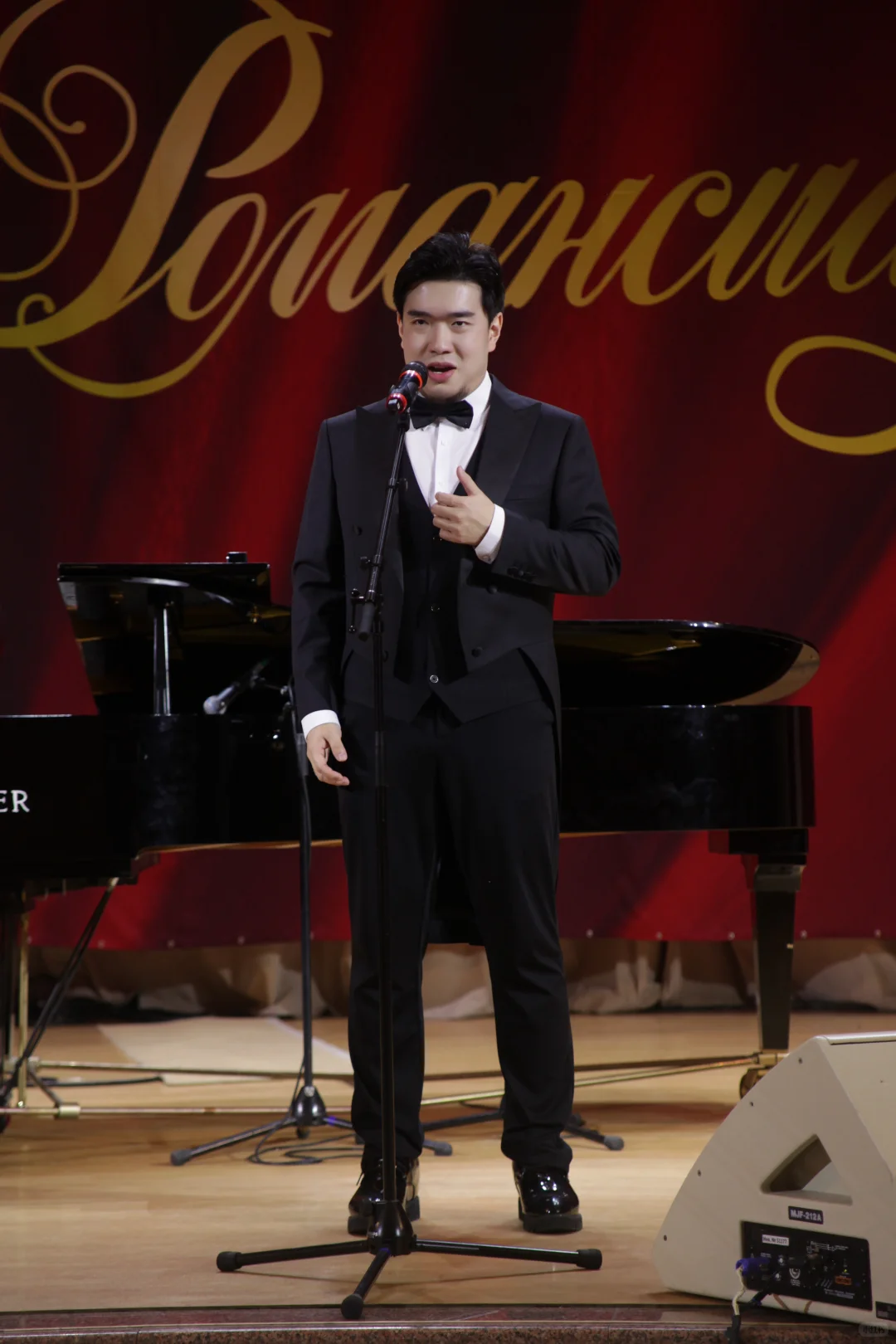 入围了俄罗斯最大艺术歌曲大赛的决赛并获奖