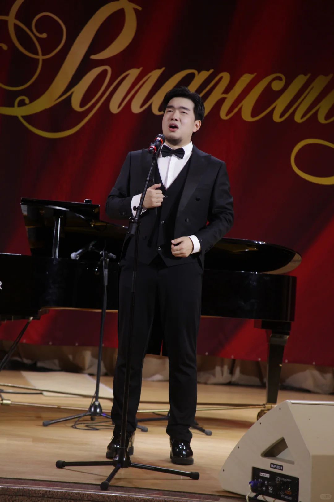 入围了俄罗斯最大艺术歌曲大赛的决赛并获奖