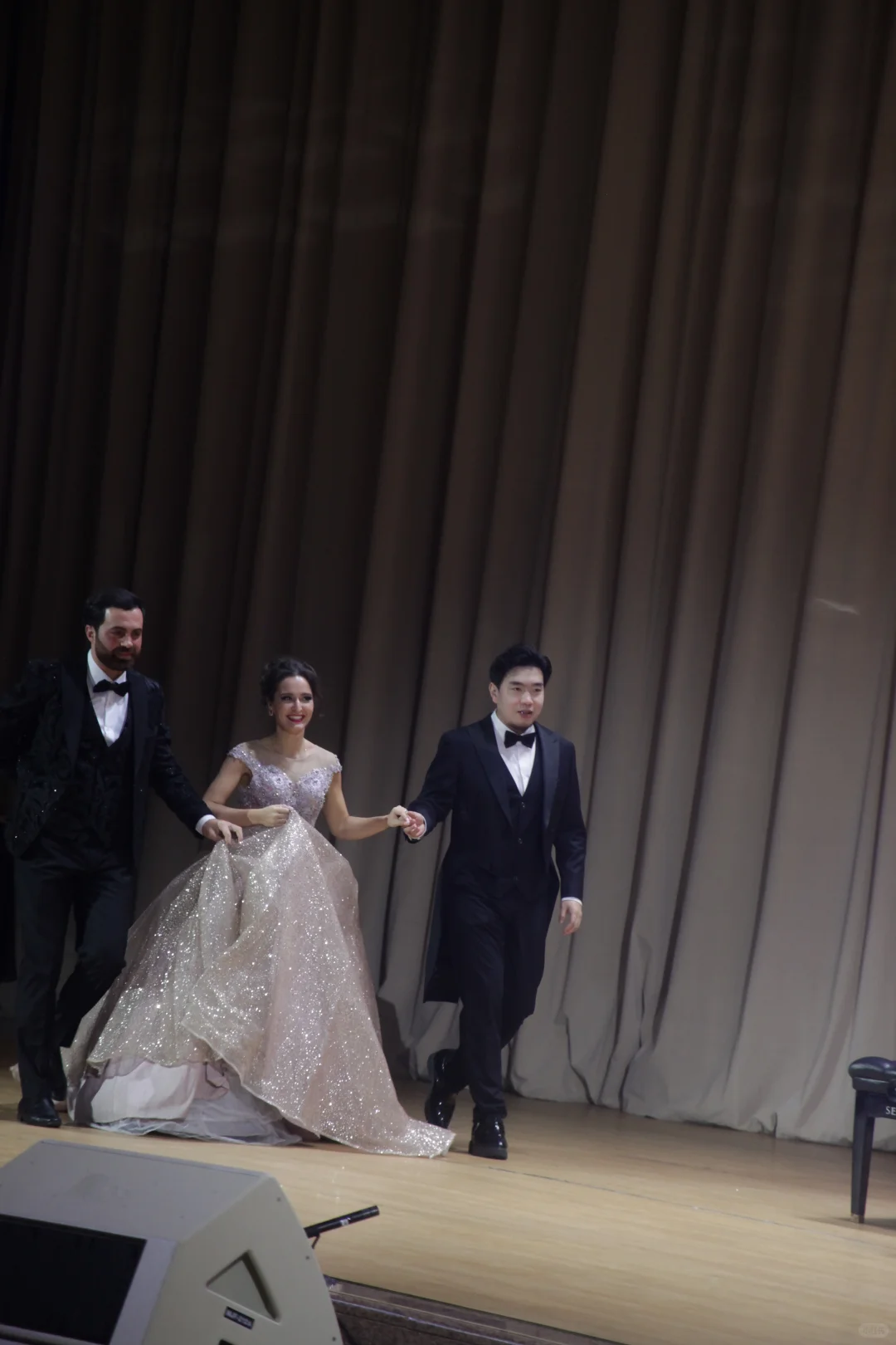 入围了俄罗斯最大艺术歌曲大赛的决赛并获奖