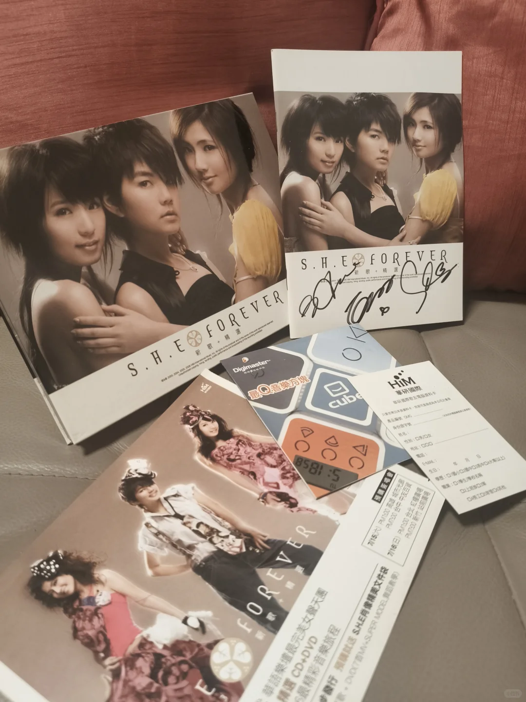 華語女子天團SHE簽名專輯