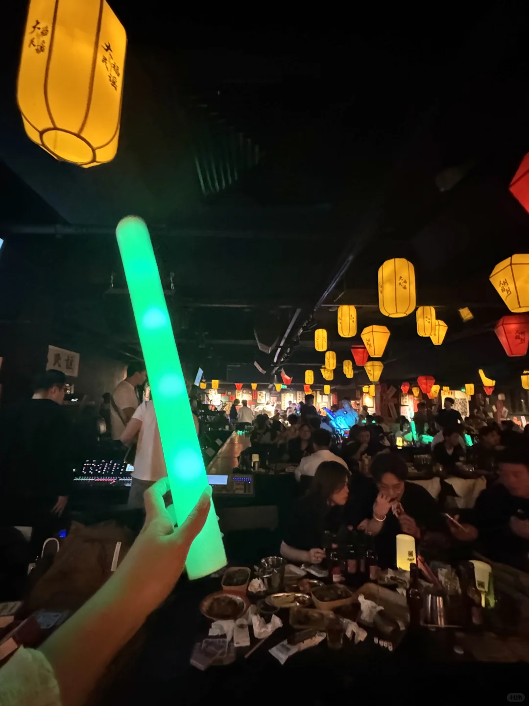 快收藏！氛围感民谣酒馆，拍照喝酒两不误