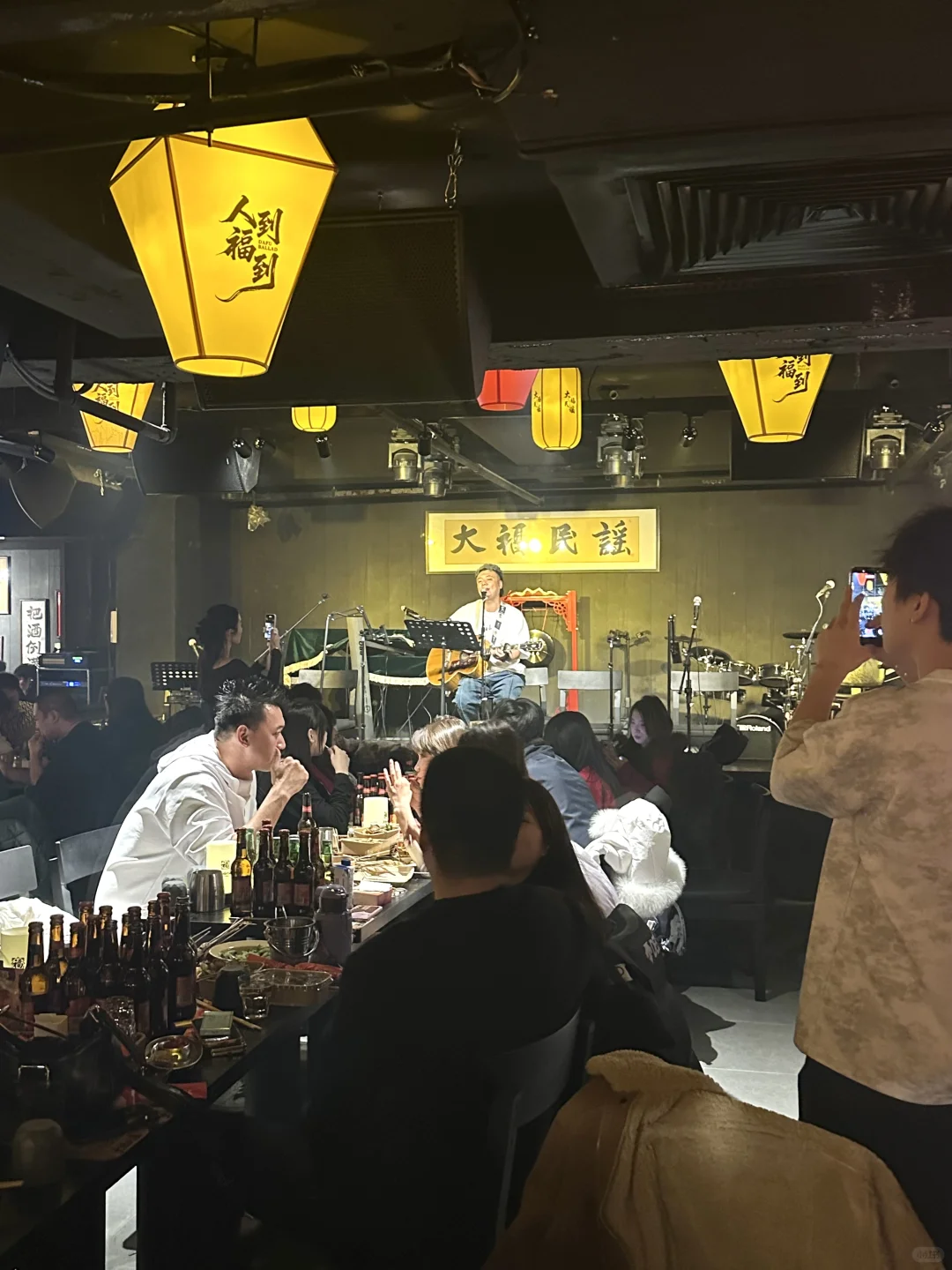 快收藏！氛围感民谣酒馆，拍照喝酒两不误