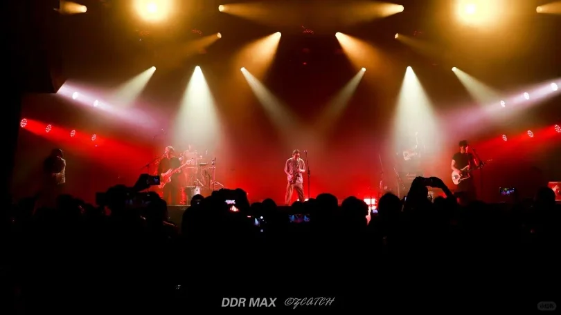 疯医美好药店，后朋与民谣的夜