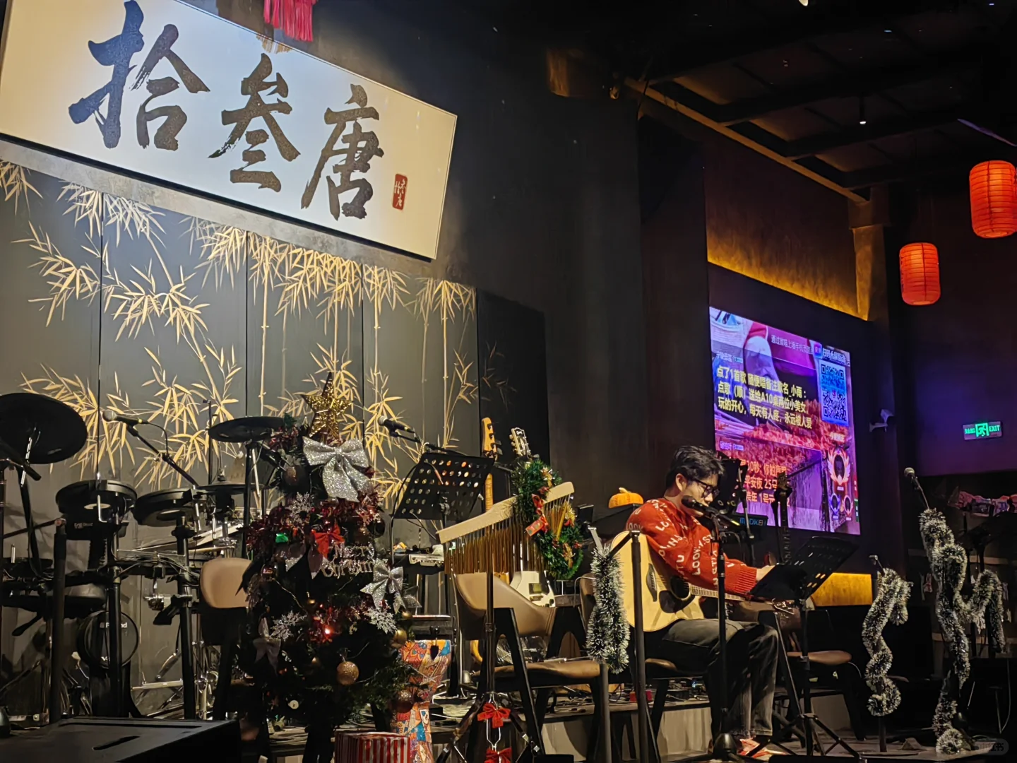 一顿晚餐的时间穿越进民谣的微醺里