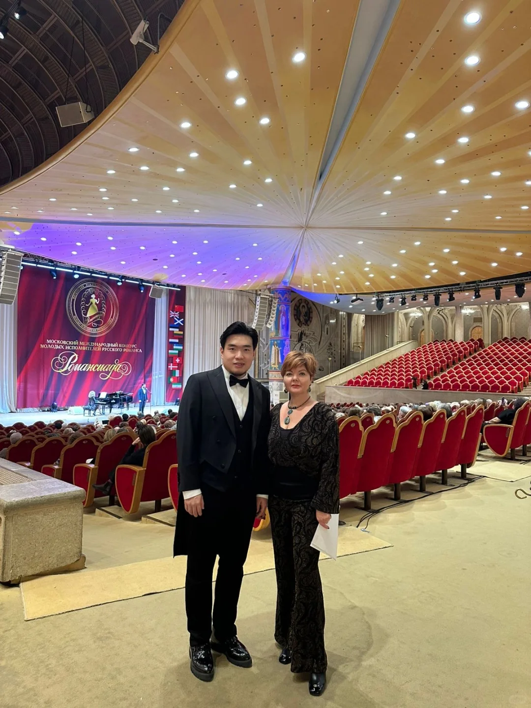 入围了俄罗斯最大艺术歌曲大赛的决赛并获奖