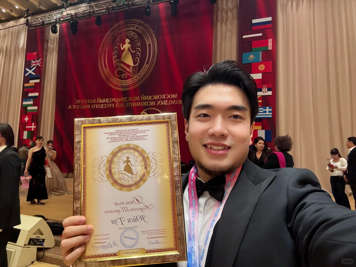 入围了俄罗斯最大艺术歌曲大赛的决赛并获奖