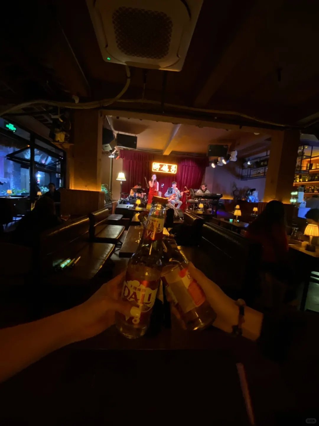 民谣爱好者狂喜🎶野鸽子酒馆的live秀太绝