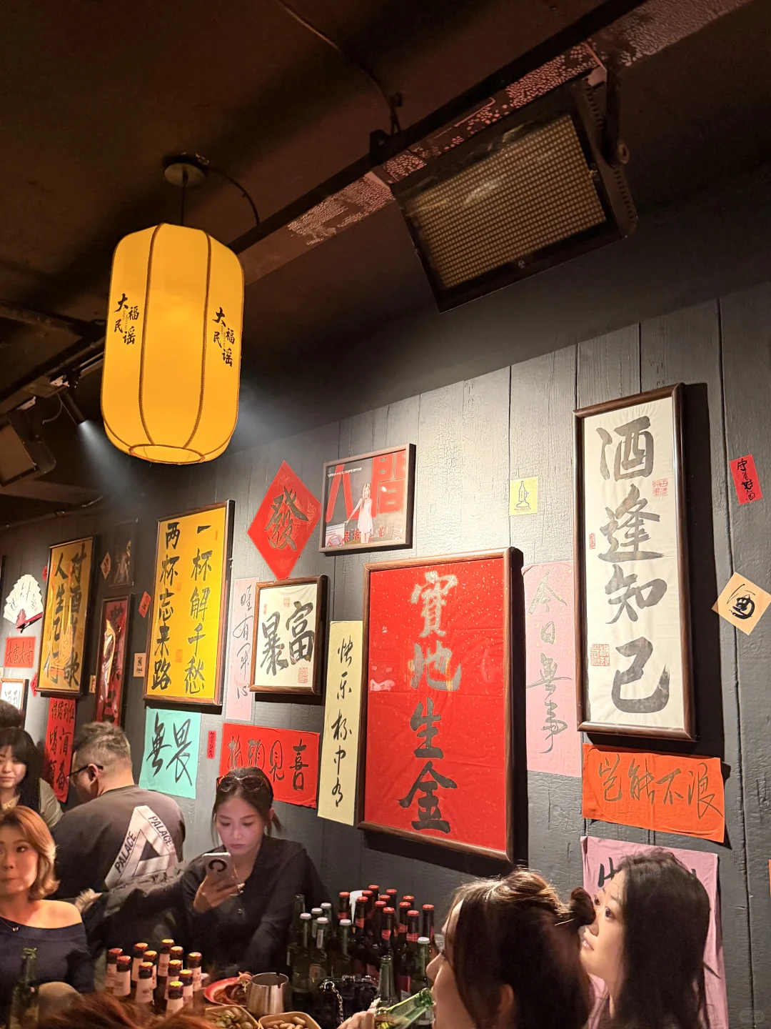 快收藏！氛围感民谣酒馆，拍照喝酒两不误