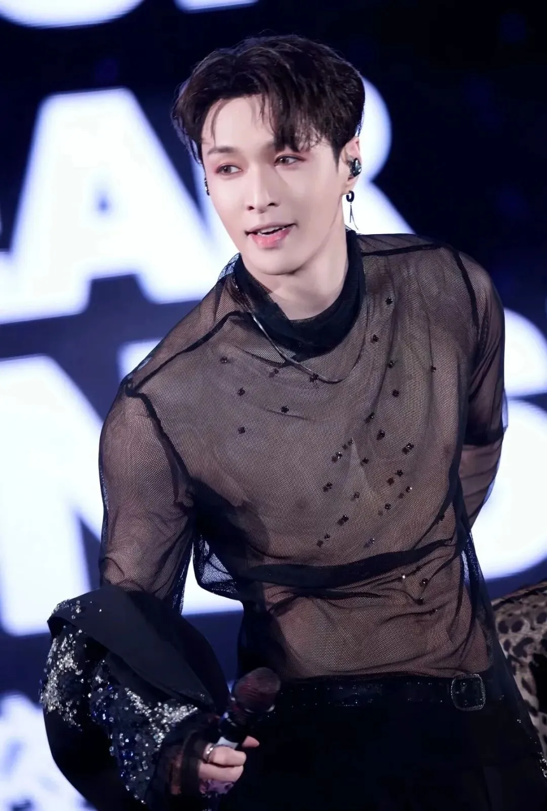 张艺兴唢呐撞电音,老歌《大花轿》引爆跨年狂欢夜