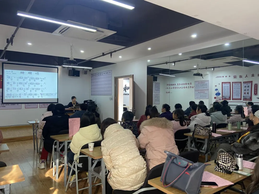 政协委员进社区,红色歌曲润人心