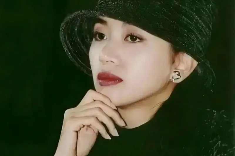 经典老歌丨梅艳芳《似是故人来》永远无法超越的经典