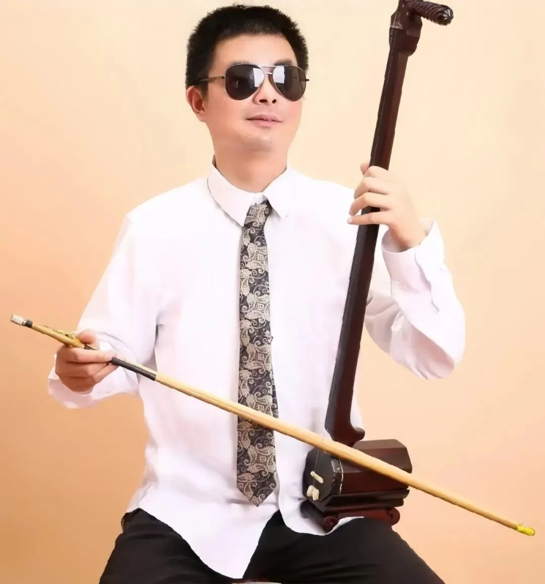 盲人朱宝演奏君歌