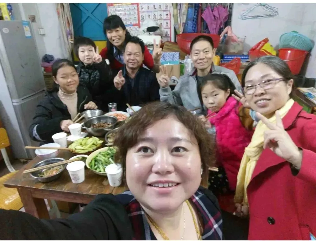 新书176,岁月同歌:两个小闺蜜的成长时光与温暖相伴