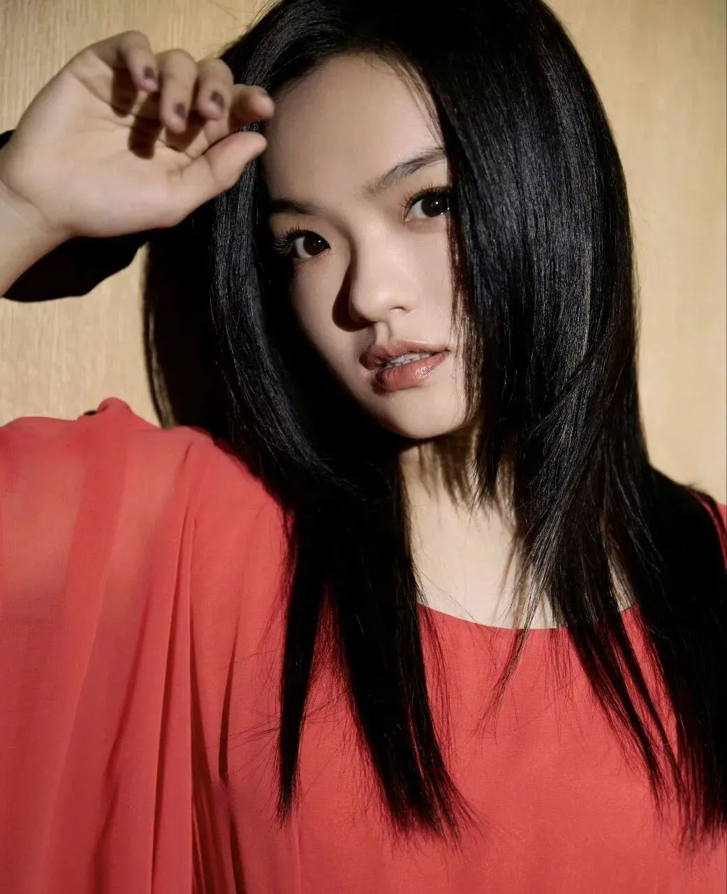 徐佳莹这首传统与流行相融合的歌曲,深刻唱出对爱情的义无反顾和坚定信念!