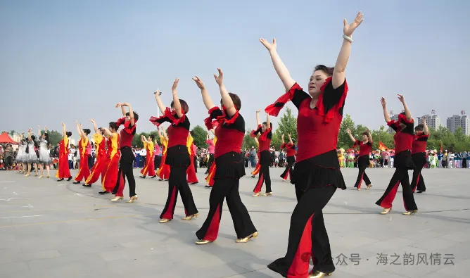40首最火广场歌舞全收录(附动作),大多为2025年全网最火流行歌曲,赶快收藏吧!