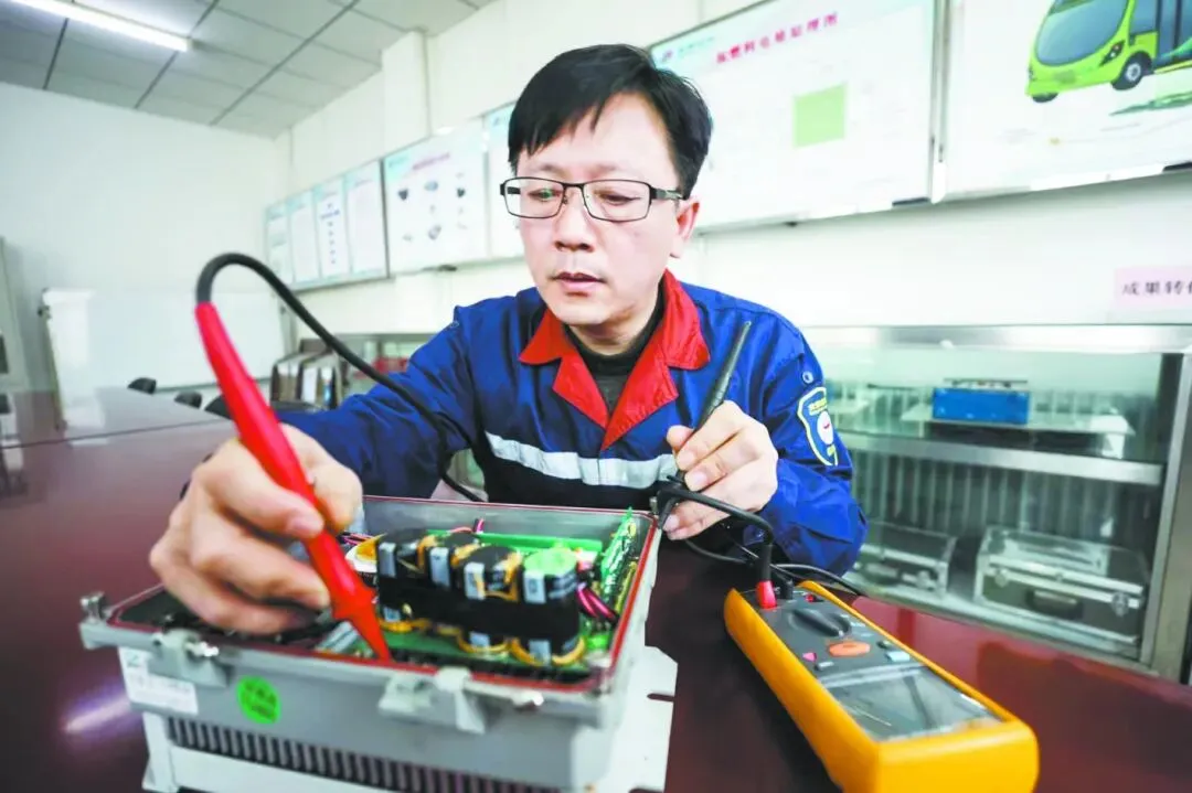 北京劳动者之歌 | 李跃华:以匠心守护公交车辆运营安全