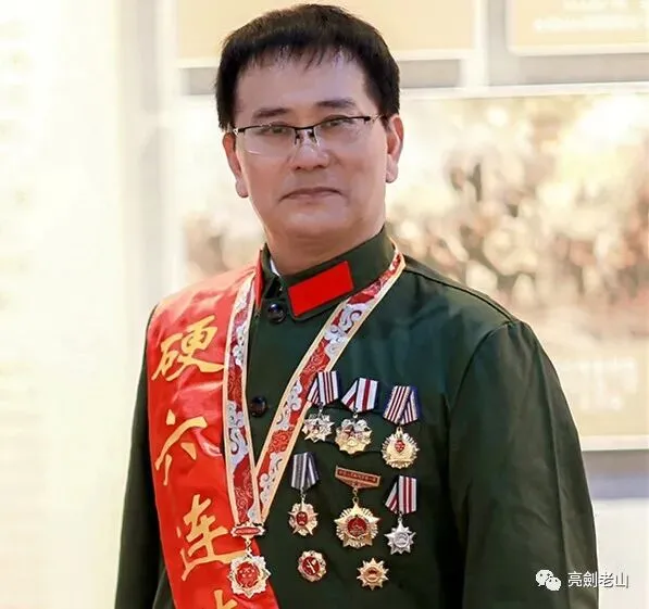两次到天安门观礼 听到暖场歌曲泪流满面
