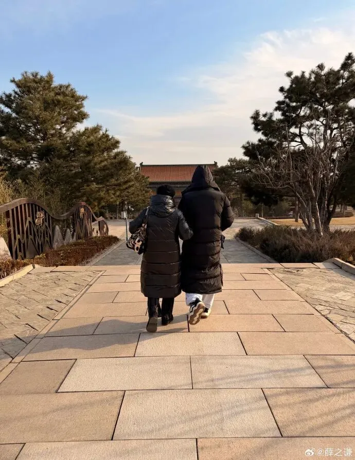 音乐人赵英俊病逝5周年,曾创作歌曲《送你一朵小红花》,参演过《缝纫机乐队》,薛之谦发文悼念:时光飞逝