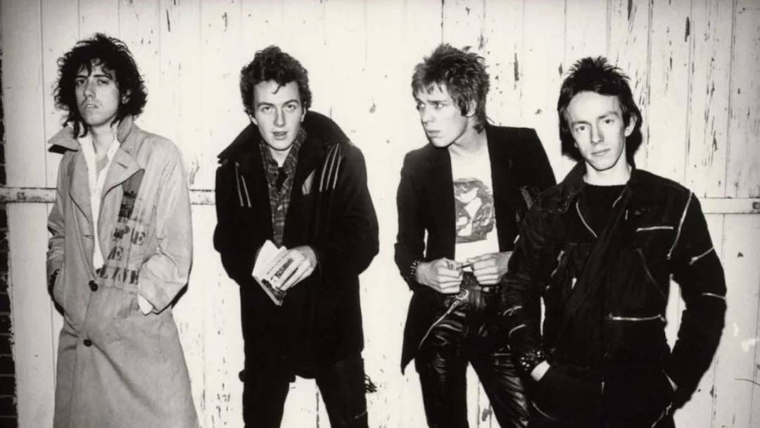 《滚石》杂志500首最伟大的歌曲排名430位 The Clash - White Man In Hammersmith Palais