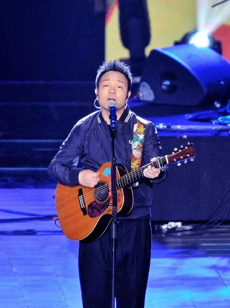 值得单曲循环的歌曲《旅行》