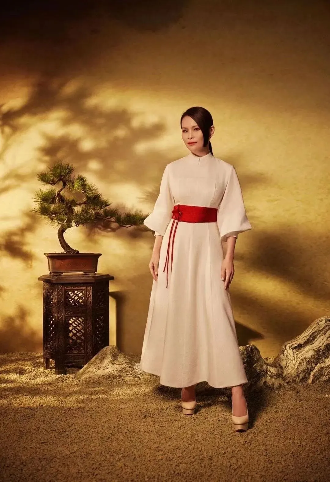 歌曲火遍大江南北,却被公司雪藏,如今45岁仍单身,她经历了什么?