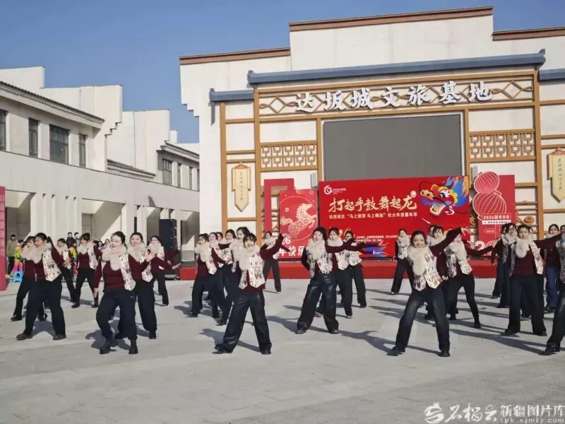 新春走基层丨从歌里走来,在社火中绽放 “达坂城的姑娘”风采依旧