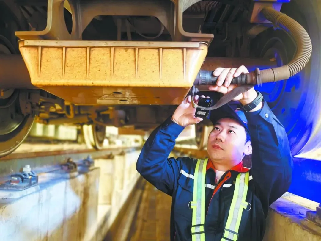 北京劳动者之歌|文杨:修信号于方寸 守平安于全程