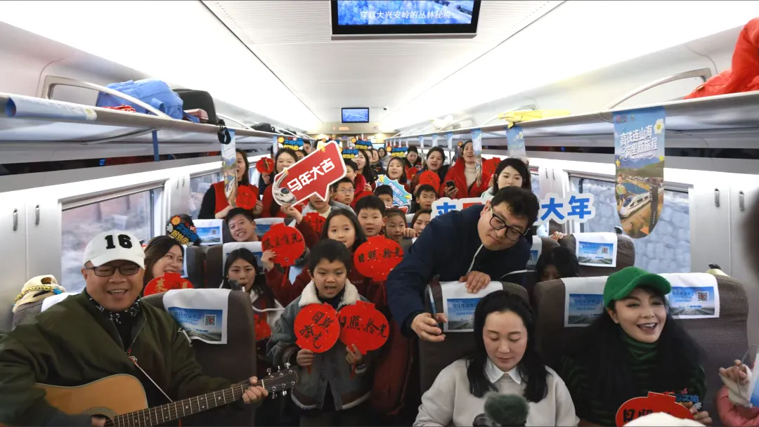 坐着高铁听着歌,日照到岚山的年味已送达!