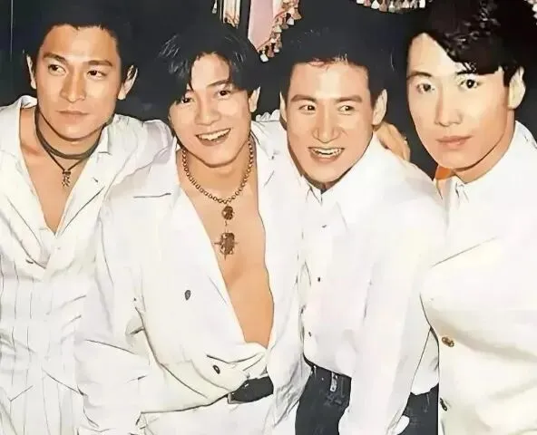 致岁月:50首经典老歌,藏着我们回不去的青春