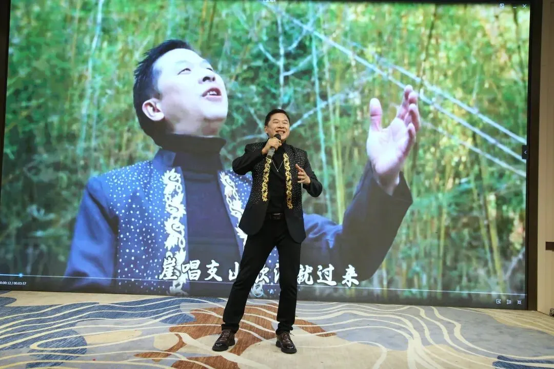 邹纯江首唱原创歌曲《南昆山的风》,以游子深情唱响家乡美