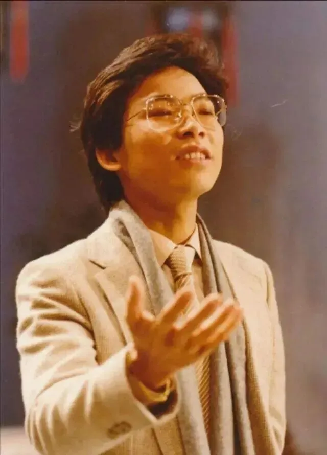 只因春晚一首歌,他被封杀了14年