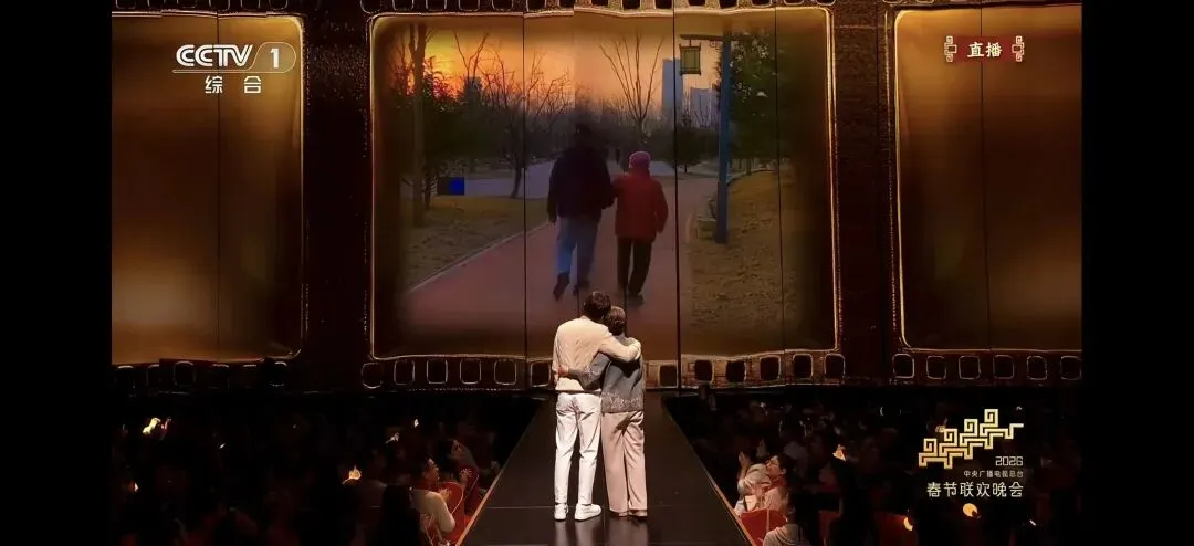 春晚最感人的歌曲——邓超的《妈妈有座电影院》