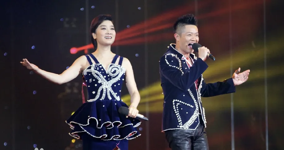 这样高亢激扬的拜年歌曲能赢得你的青睐吗?