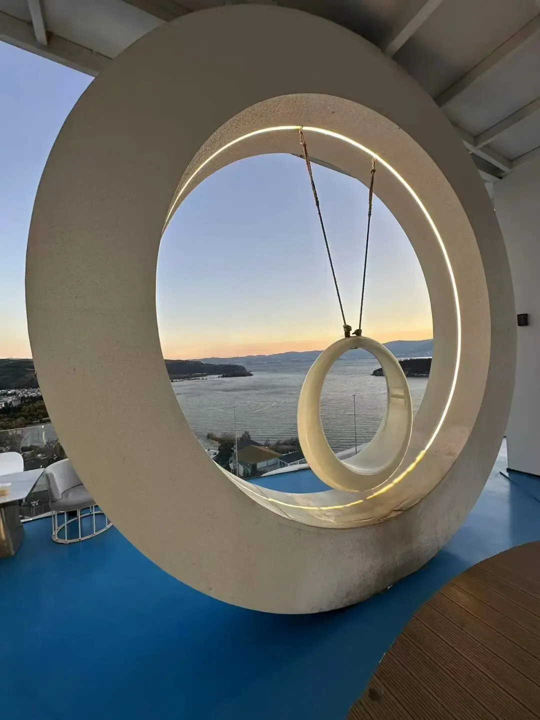 《笑看风云》:一首老歌里的人生智慧