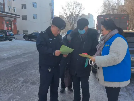 【文明实践四季如歌】虎林市城东社区新时代文明实践站开展“普法知识 从我做起”宣传活动