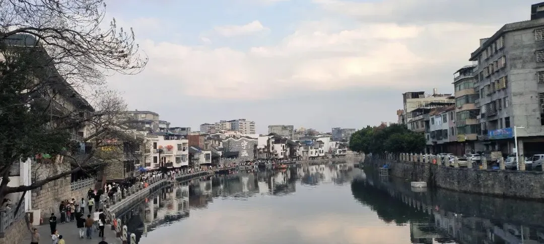 有些歌,娓娓道来,扣人心弦,叫人击节而歌