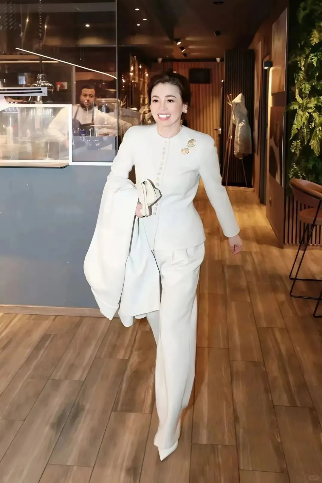 歌曲《稳稳的幸福》可以作为苏提达王后服饰的注脚吗?大女主宝座谁也抢不走