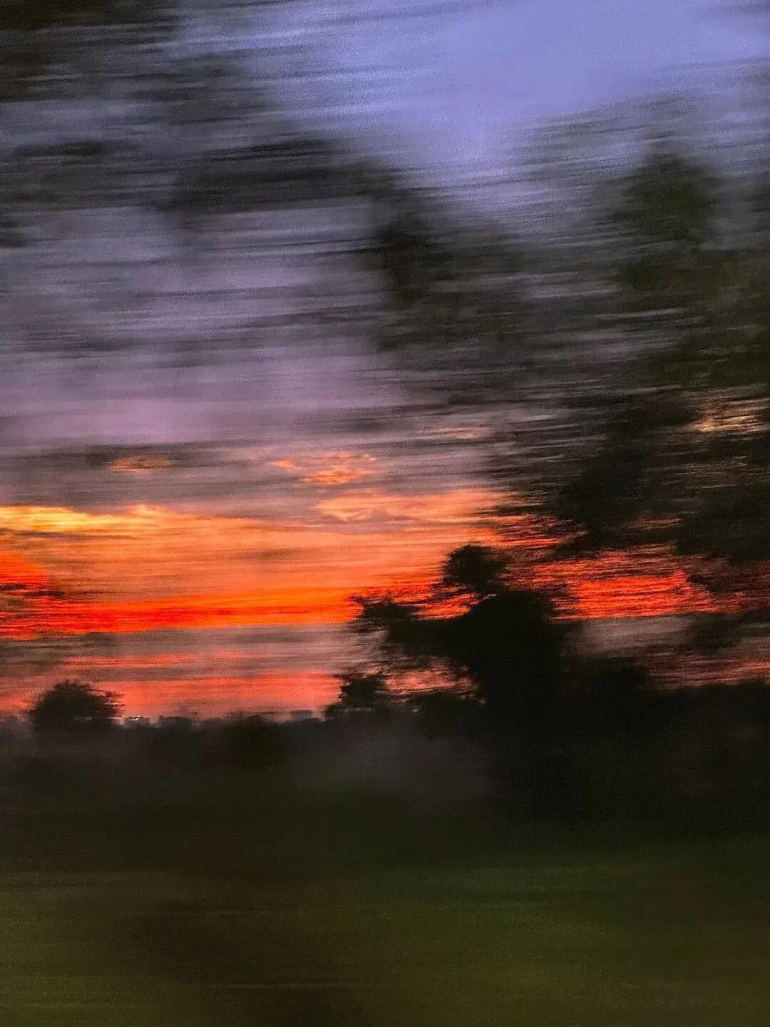 歌老了,姐老了,歌还是当年的歌,姐却不是当年的姐了,眼袋有了,鱼尾纹也有了,故事也有了!