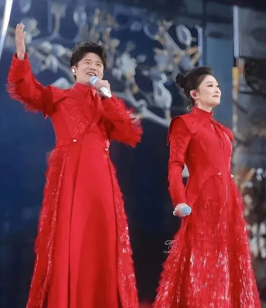 凤凰传奇演唱会的歌参与度更高