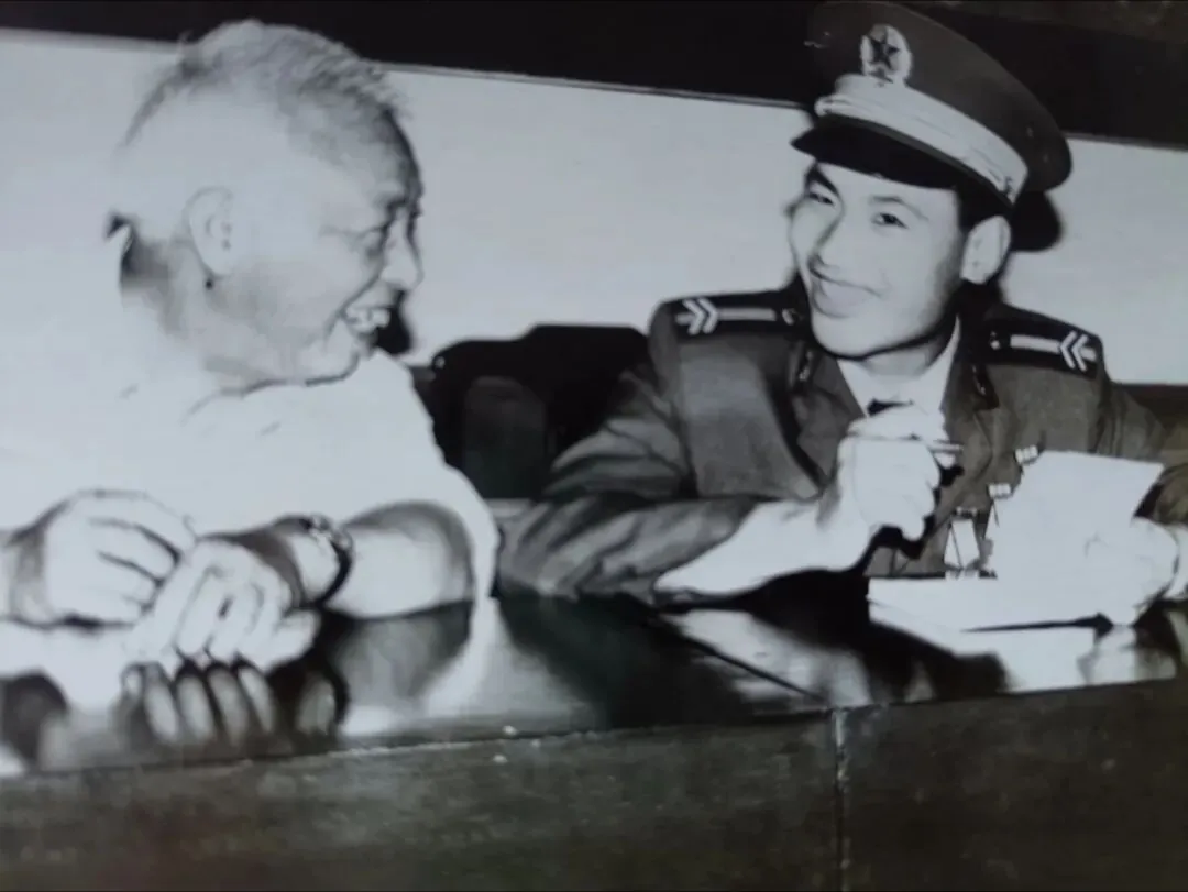 岁月如歌 追锋不息 ——与雷锋当年连长虞仁昌的往事