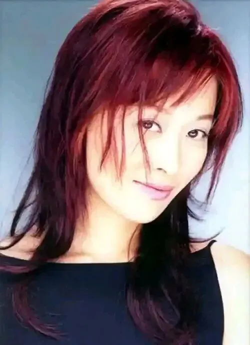 值得单曲循环的歌曲《山不转水转》