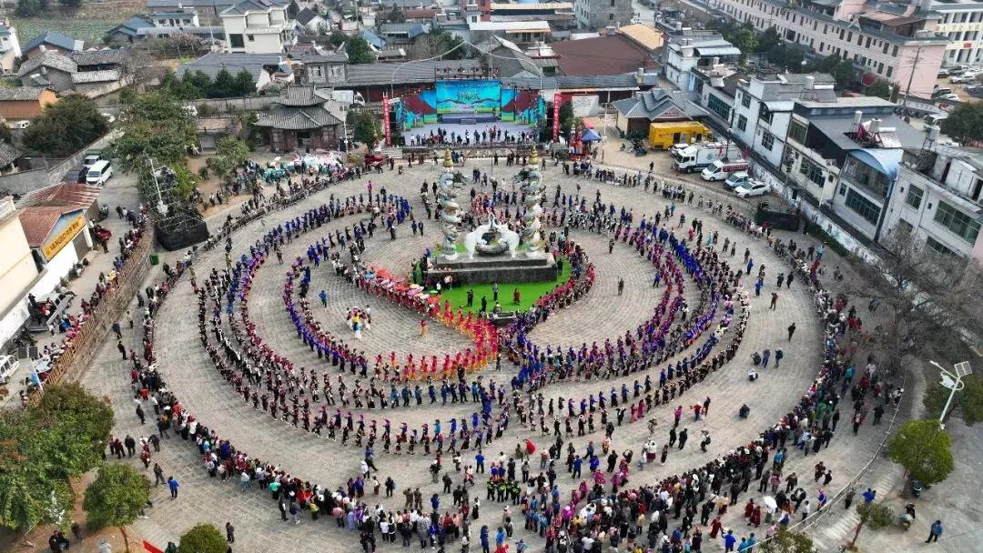 云南陇川:载歌载舞庆祝阿露窝罗节
